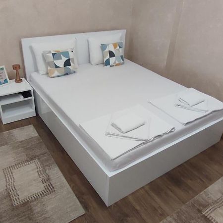 Menrat Apartment Novi Sad Ngoại thất bức ảnh